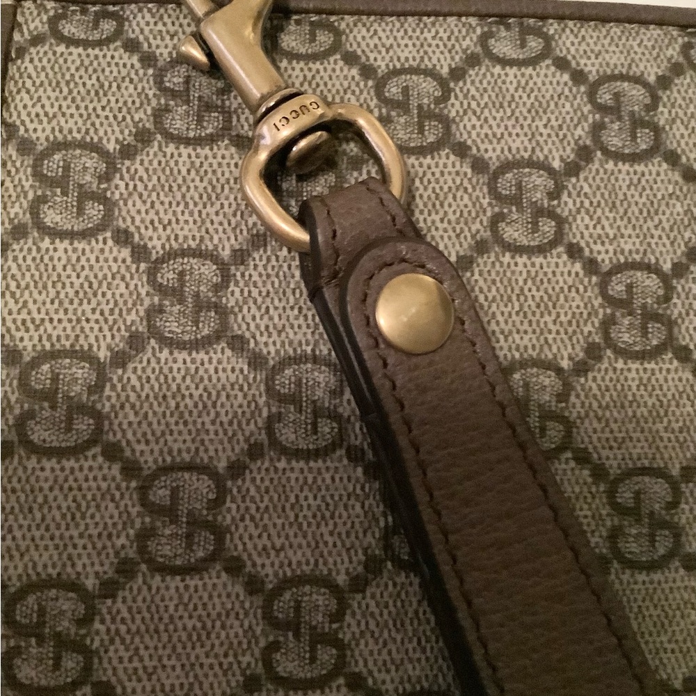 GUCCI GG Supreme Monogram Courrier Pouch Coated Canvas with Applique - Picture 7 of 12